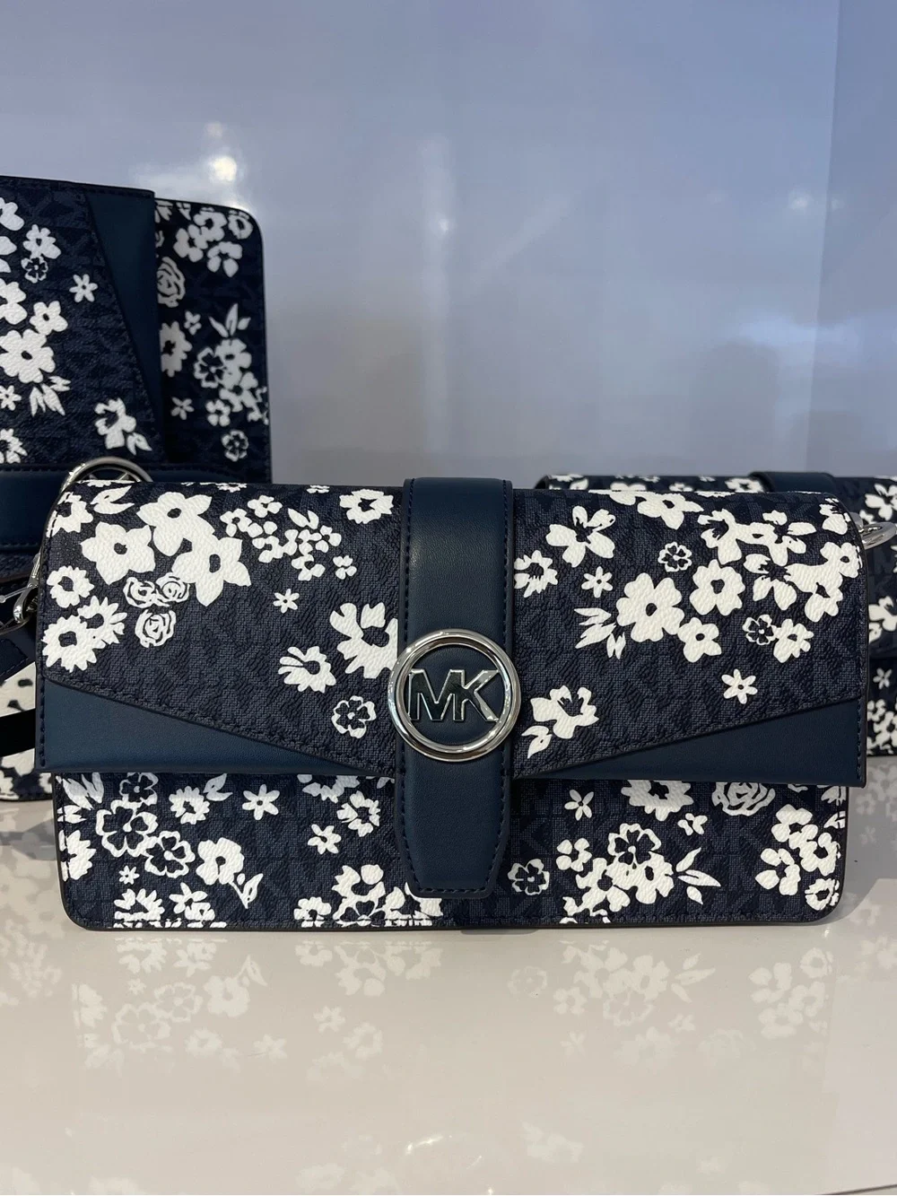MICHAEL KORS Greenwich Md Printed Signature Logo Convertible Shoulder Admiral NW